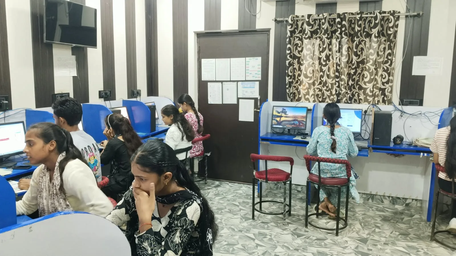 Best Computer Training Institute in Bilsanda Road, Shahjahanpur, Uttar Pradesh – FACT Computer Education